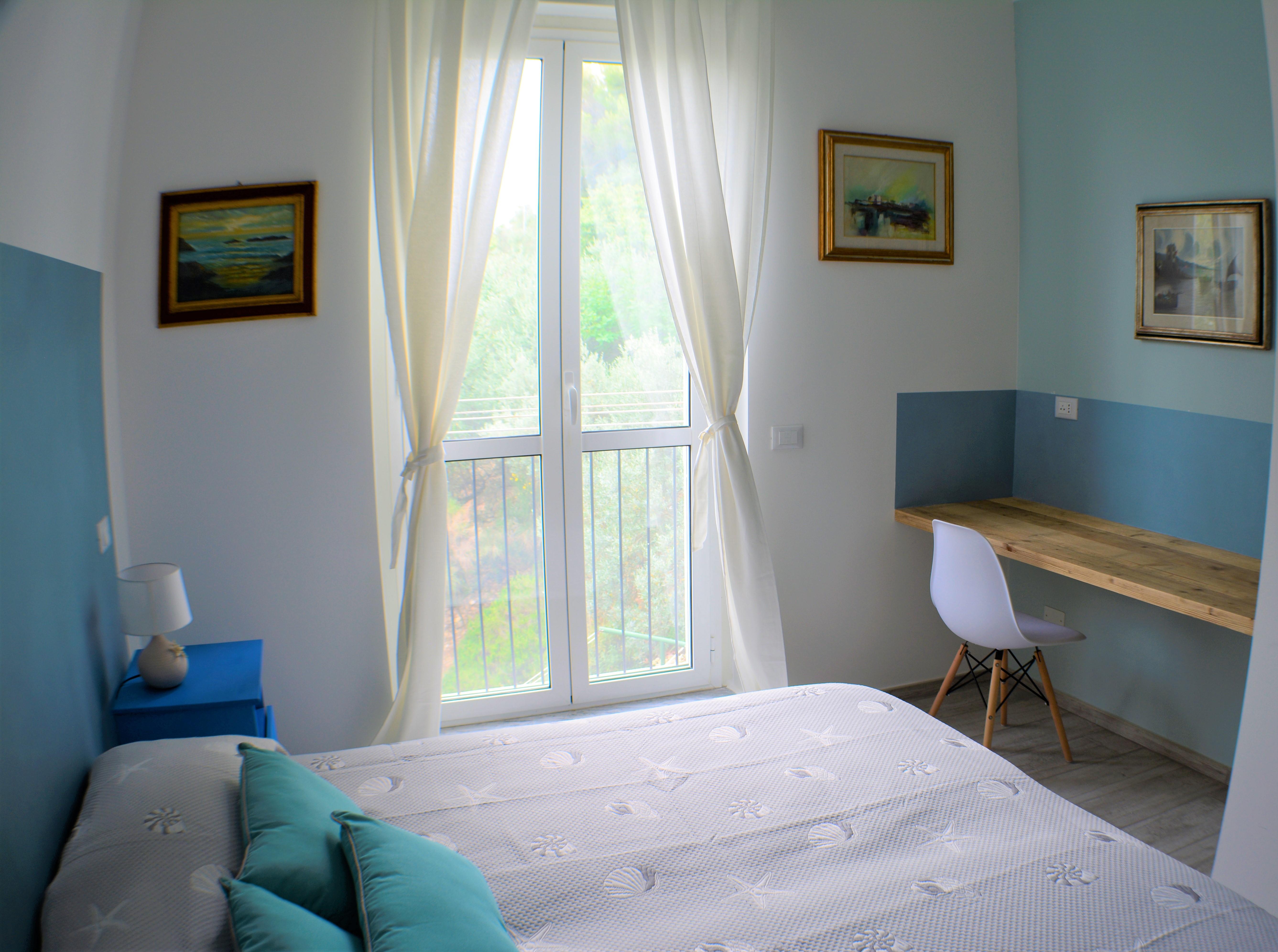 Second queen size bedroom